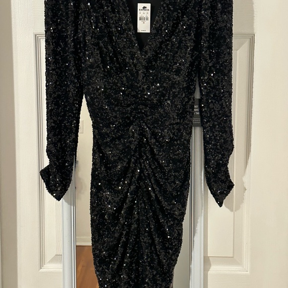 Elegant Black Sequin Dress - Picture 2 of 2